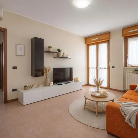 Spazio Breda - Free Parking, Private Garage, Metro M1, Balcony, 4 Guests Apartment